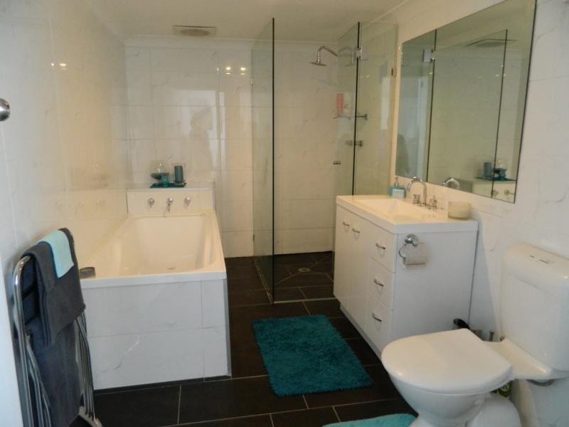 15 Lynch Street, Parkes NSW 2870