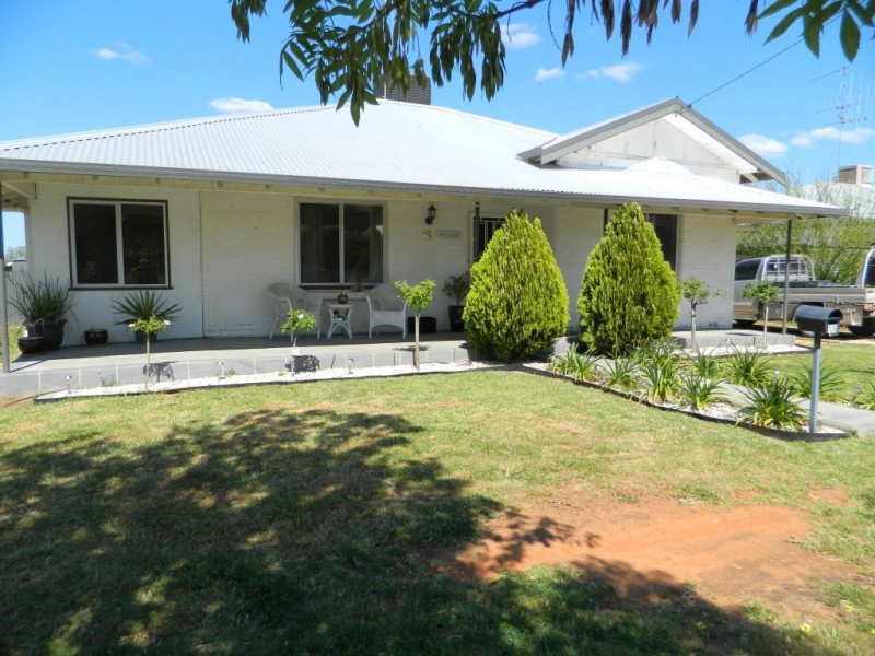 15 Lynch Street, Parkes NSW 2870