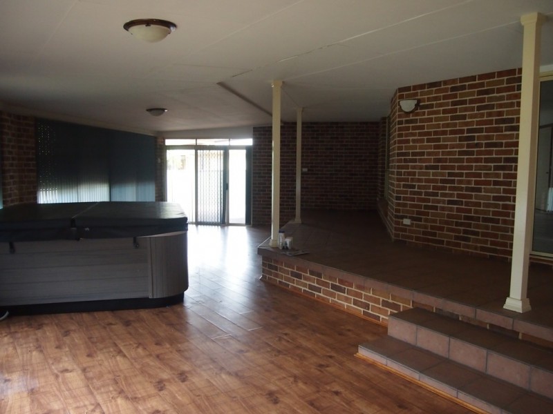 10 Christina Close, Parkes NSW 2870