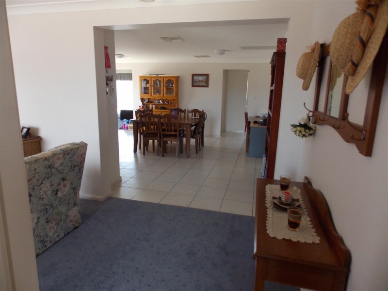 39 Medlyn Street, Parkes NSW 2870