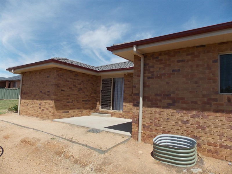 39 Medlyn Street, Parkes NSW 2870