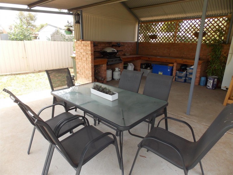 12 Lynch Street, Parkes NSW 2870