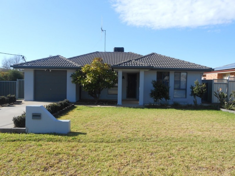 27 Charles Rigg Avenue, Parkes NSW 2870