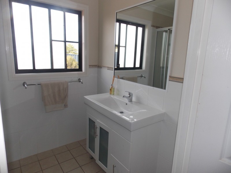 37 Bleechmore Road, Parkes NSW 2870
