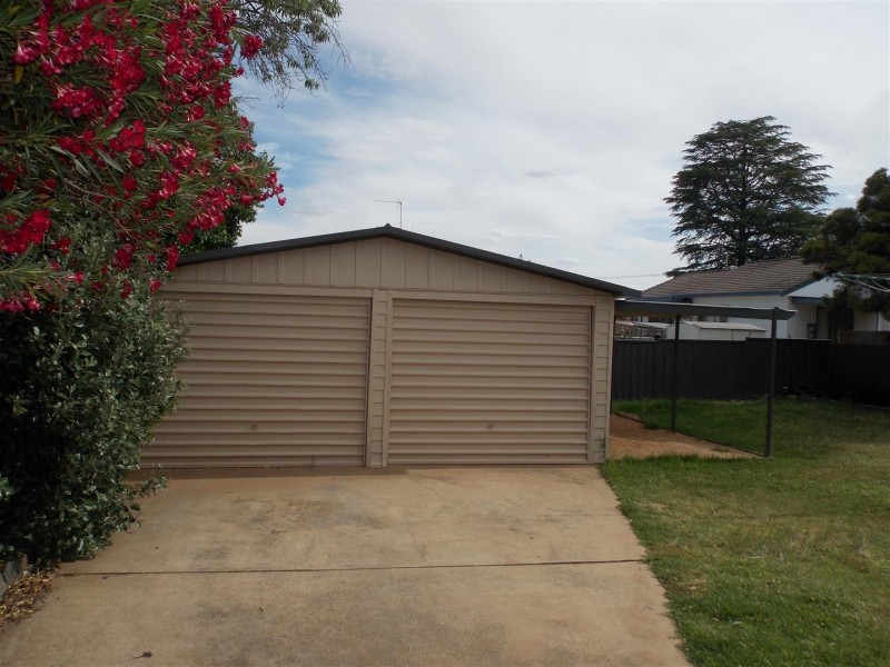 11 Kookaburra Street, Parkes NSW 2870