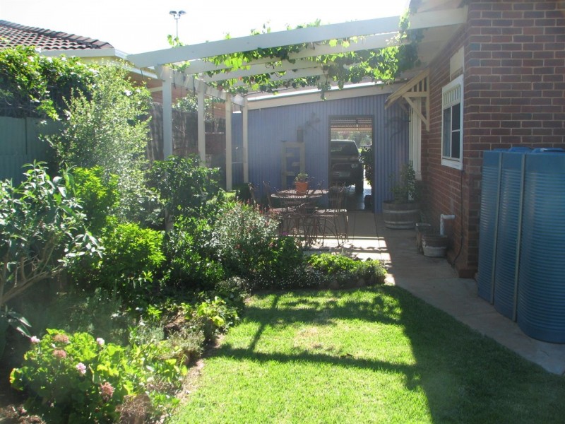 6 Metcalfe Street, Parkes NSW 2870