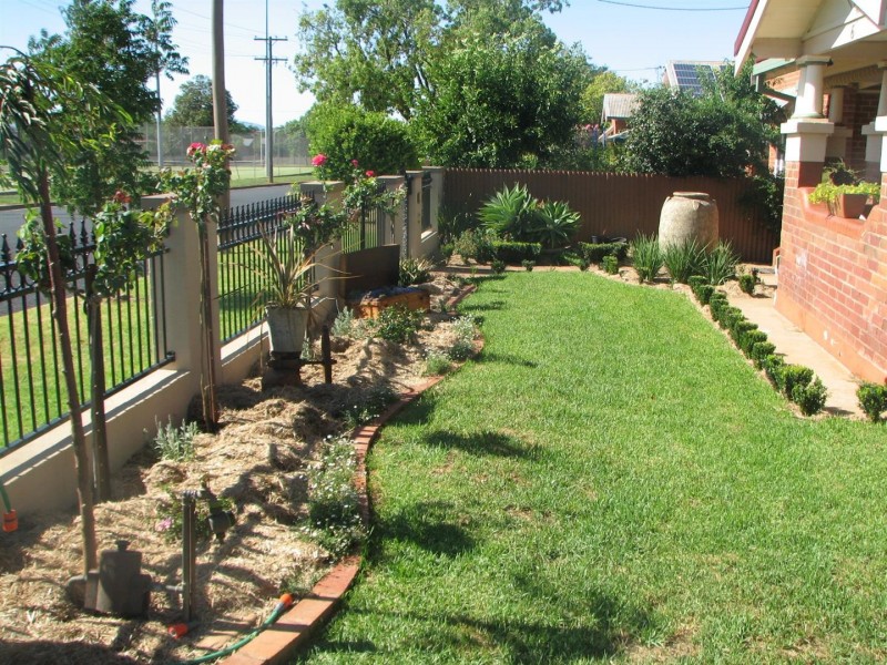 6 Metcalfe Street, Parkes NSW 2870