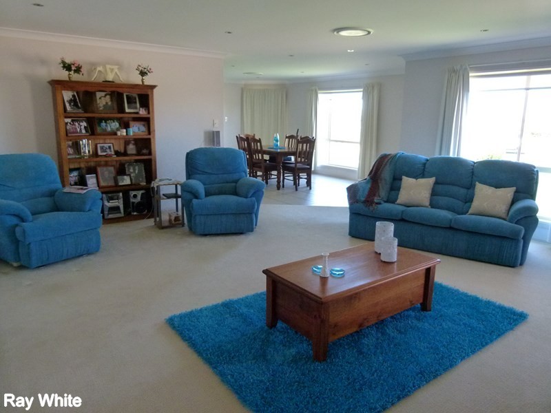 9 Bob Acheson Ave, Forbes NSW 2871