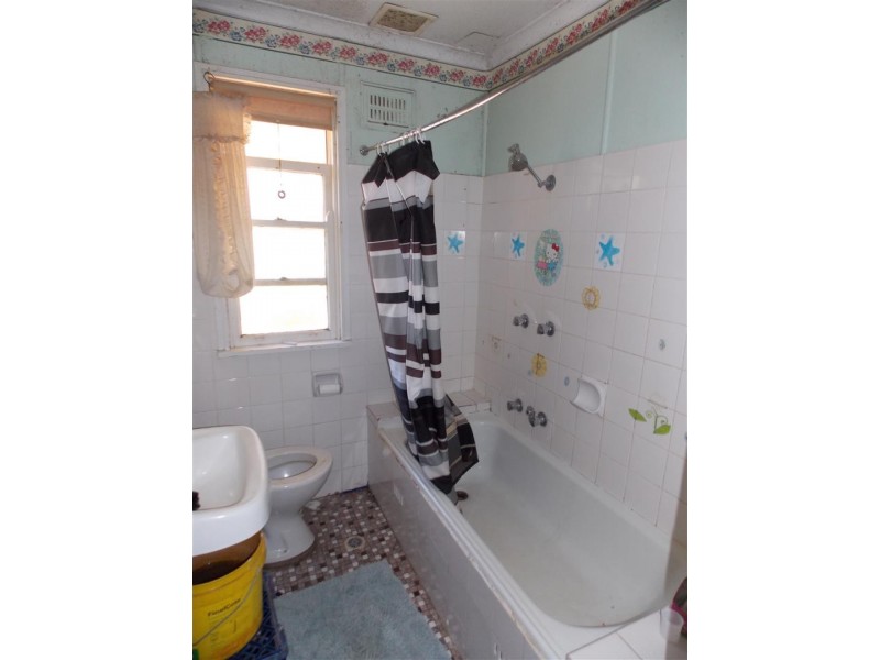 18 Fisher Street, Parkes NSW 2870