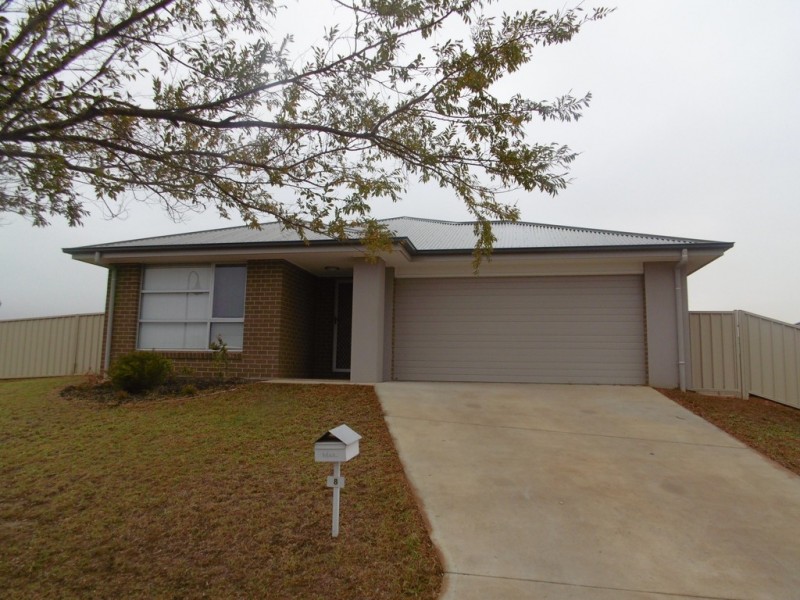 8 Rosewood Avenue, Parkes NSW 2870