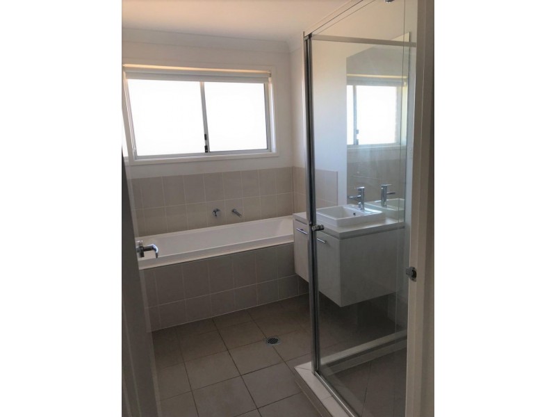 8 Rosewood Avenue, Parkes NSW 2870