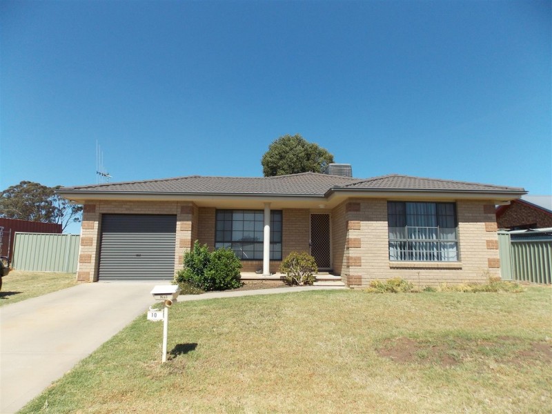 10 Clancy Place, Parkes NSW 2870