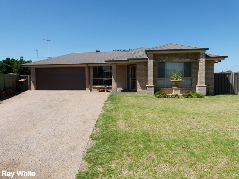 15 Powter Street, Forbes NSW 2871