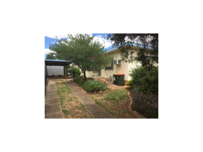 5 Glover Street, Parkes NSW 2870