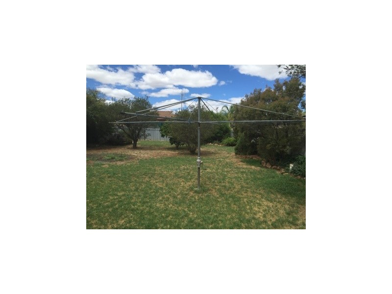 5 Glover Street, Parkes NSW 2870