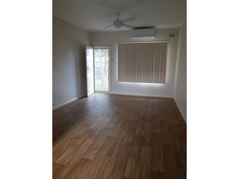 4/4 Little Underwood Lane, Forbes NSW 2871