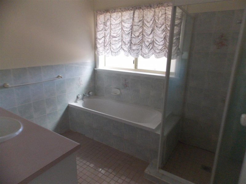 42 Ebelina Crescent, Parkes NSW 2870
