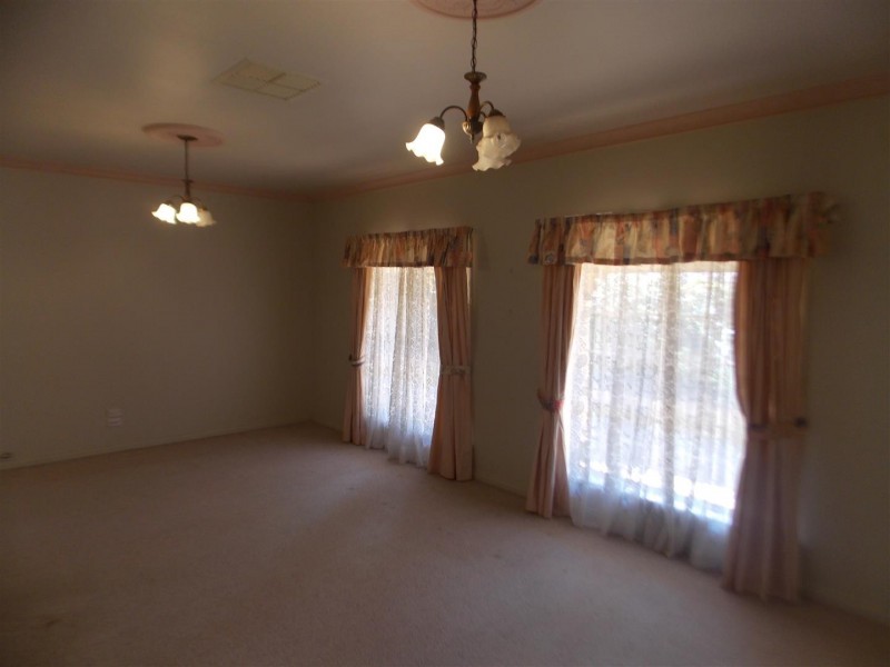 42 Ebelina Crescent, Parkes NSW 2870