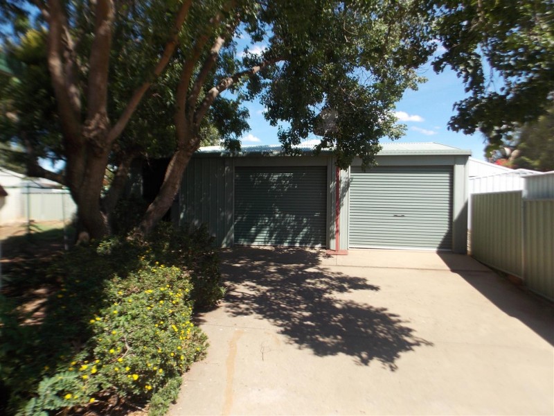 42 Ebelina Crescent, Parkes NSW 2870