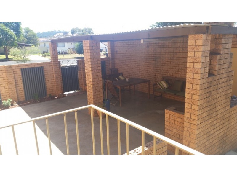 11 Hodges Street, Parkes NSW 2870