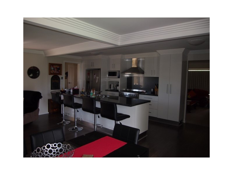 11 Hodges Street, Parkes NSW 2870