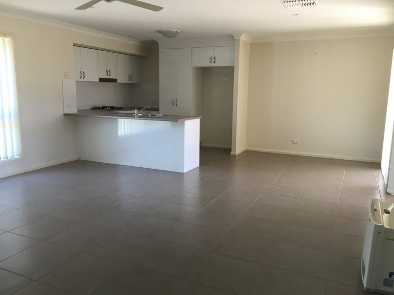 16 Warragrah Place, Parkes NSW 2870