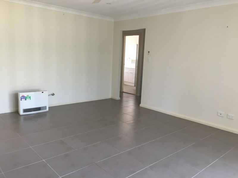 16 Warragrah Place, Parkes NSW 2870