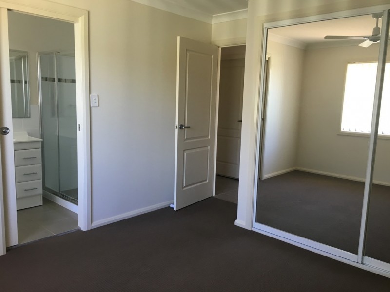 16 Warragrah Place, Parkes NSW 2870