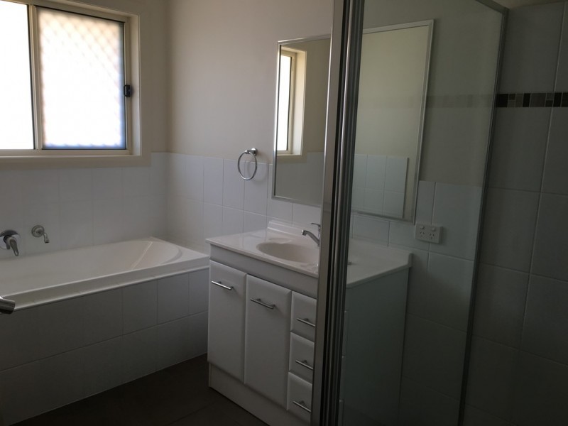 16 Warragrah Place, Parkes NSW 2870