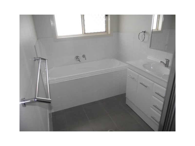 16 Warragrah Place, Parkes NSW 2870