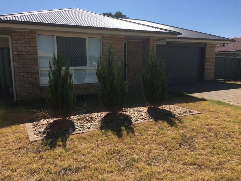 16 Warragrah Place, Parkes NSW 2870