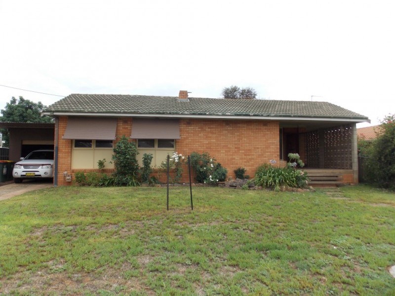 4 Captain Wilson Avenue, Parkes NSW 2870