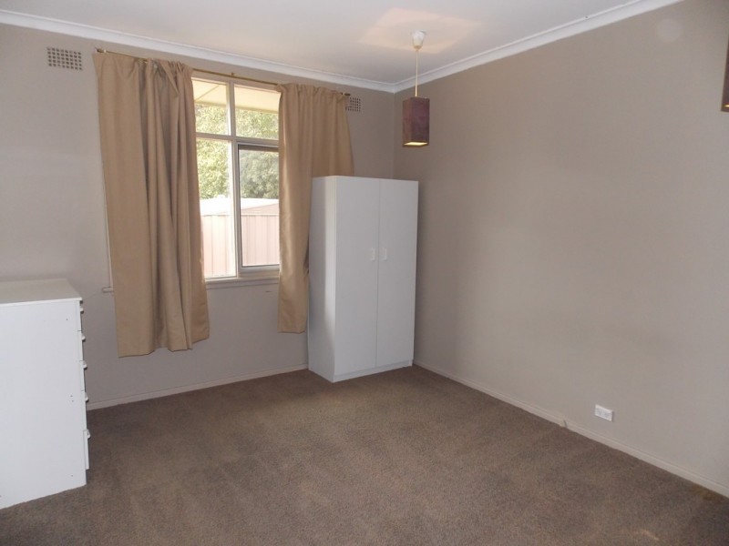 4 Captain Wilson Avenue, Parkes NSW 2870
