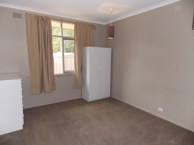 4 Captain Wilson Avenue, Parkes NSW 2870