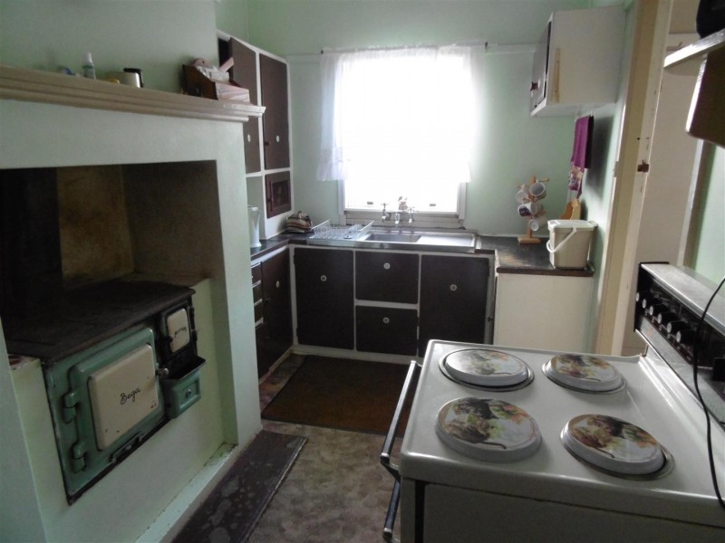 69 Boori Street, Peak Hill NSW 2869