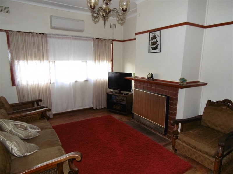 69 Boori Street, Peak Hill NSW 2869