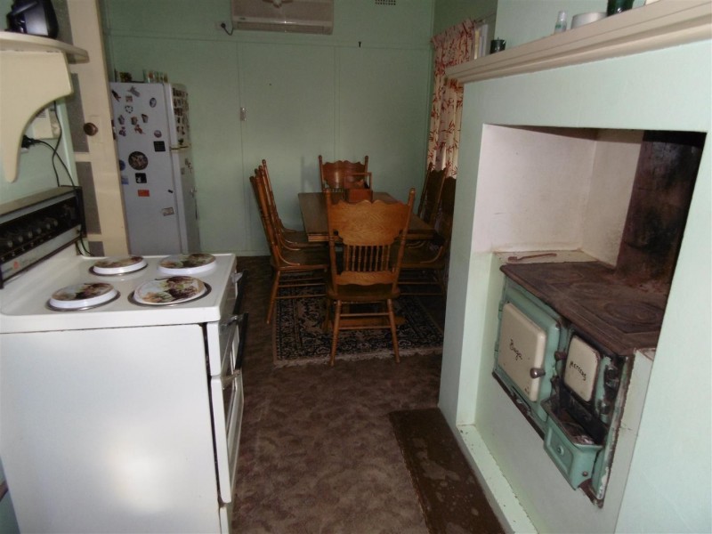 69 Boori Street, Peak Hill NSW 2869