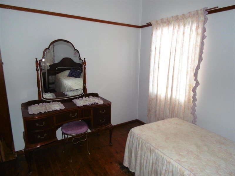 69 Boori Street, Peak Hill NSW 2869