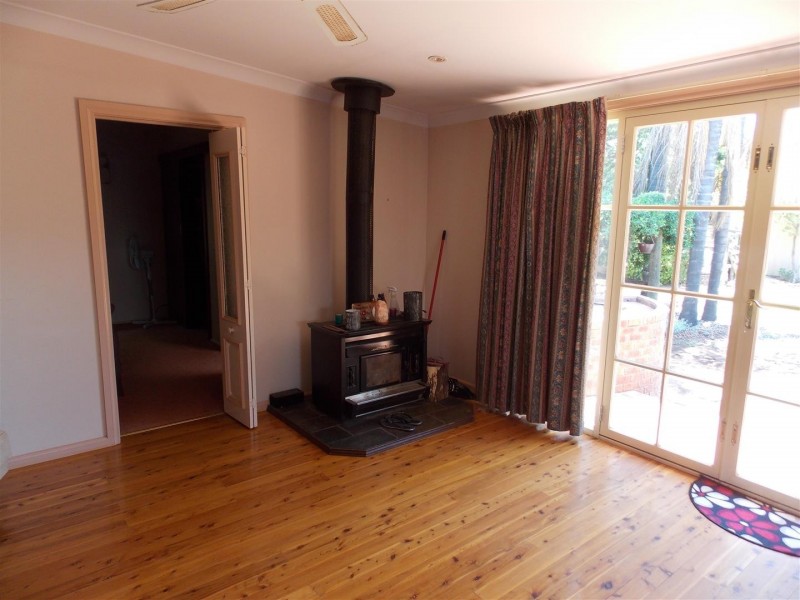 6 Dugga Street, Peak Hill NSW 2869