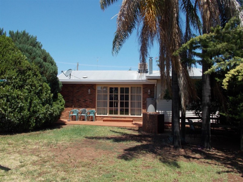 6 Dugga Street, Peak Hill NSW 2869