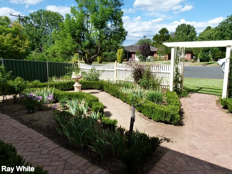 9 Clement Street, Forbes NSW 2871