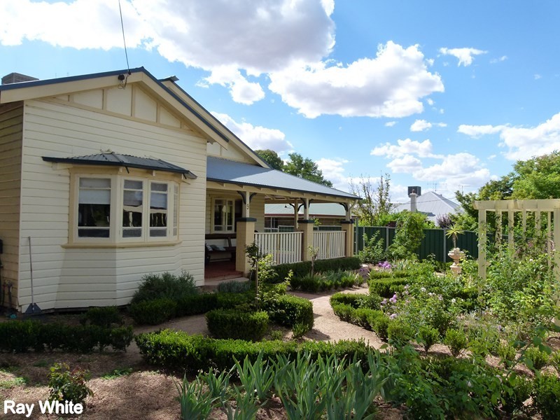 9 Clement Street, Forbes NSW 2871