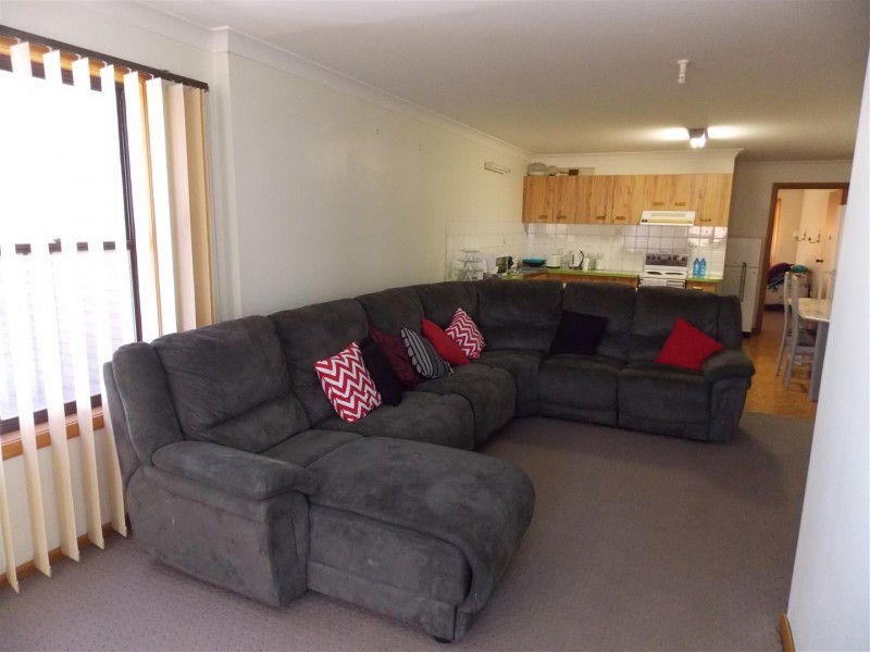 44 Barton Street, Parkes NSW 2870