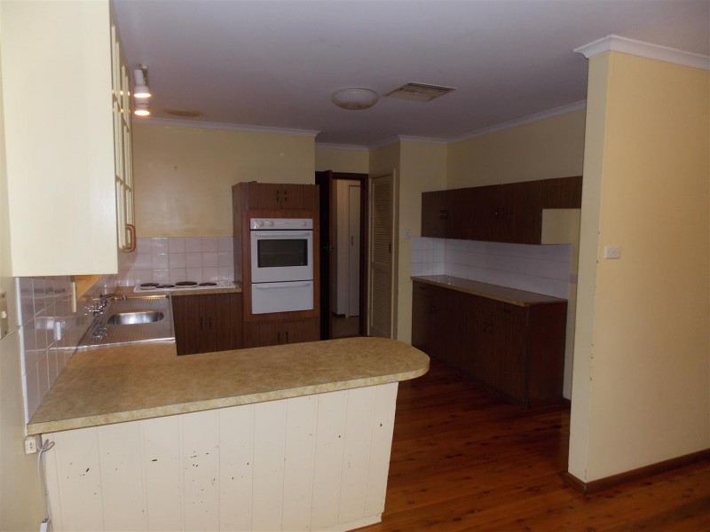 4 Mengarvie Road, Parkes NSW 2870