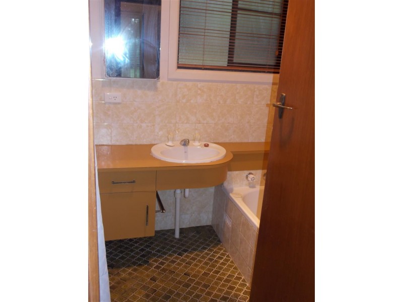 4 Mengarvie Road, Parkes NSW 2870