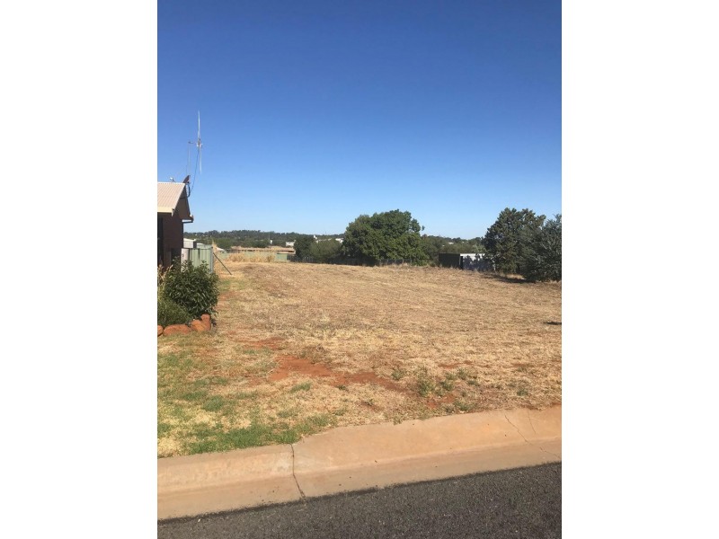 37 Blaxland Street, Parkes NSW 2870