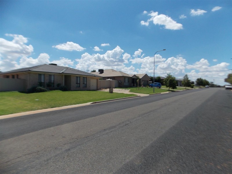 37 Blaxland Street, Parkes NSW 2870