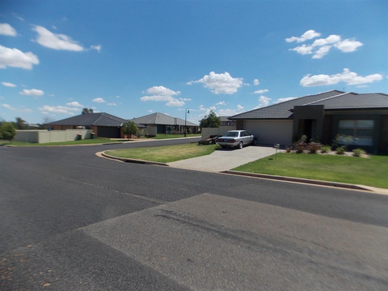 37 Blaxland Street, Parkes NSW 2870