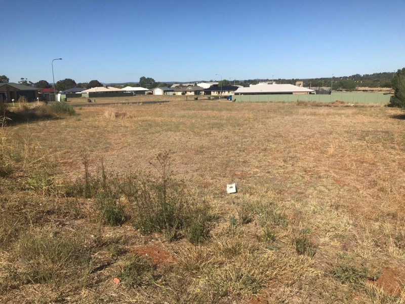 37 Blaxland Street, Parkes NSW 2870