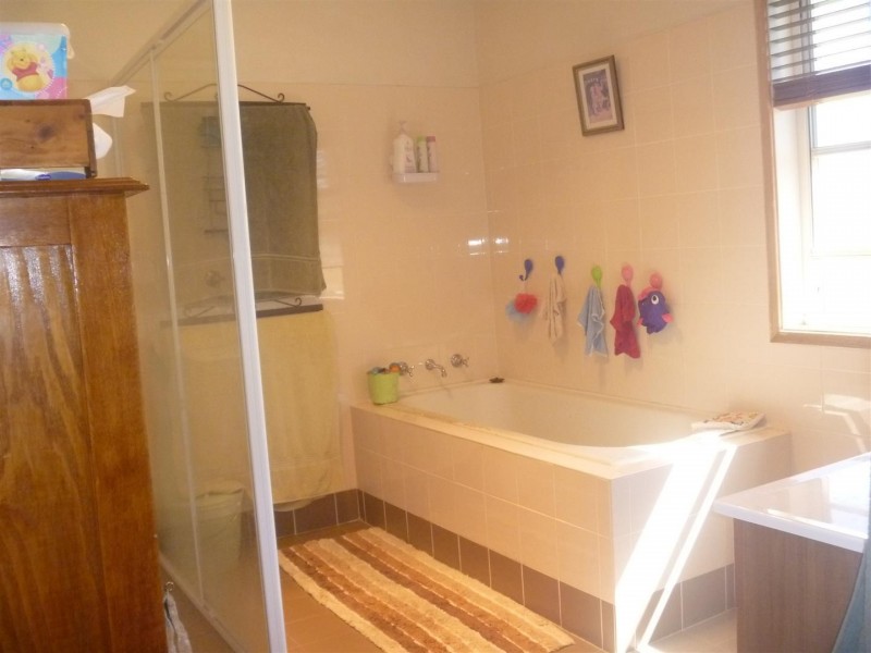 35 Noble Road, Parkes NSW 2870